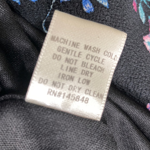 Francesca’s Surplice Black Floral Dress Large - Picture 8 of 9